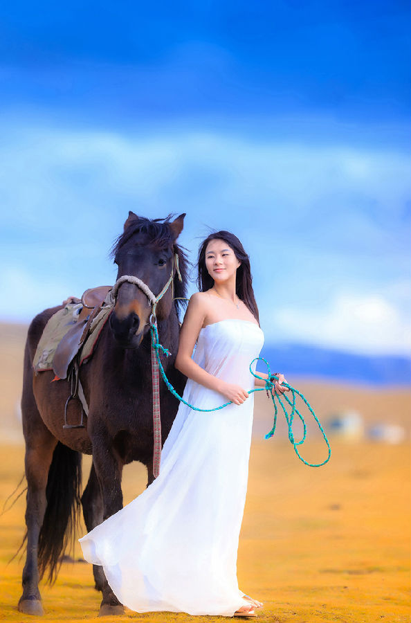 网络图片收藏: 蒙古草原上的美女 美丽的草原我的家>