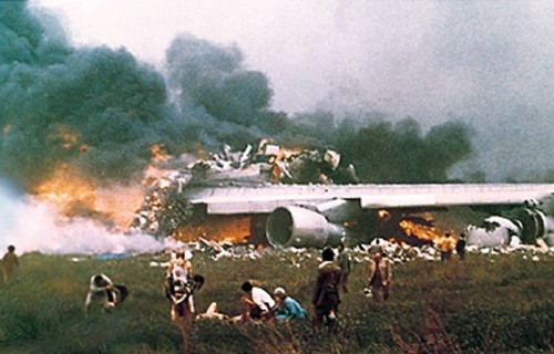 1985年8月12日日本航空123号班机在群马县山区撞山,520人罹难