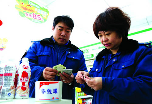 青岛 爱心零钱罐 活动举行跨年颁奖 百名志愿者