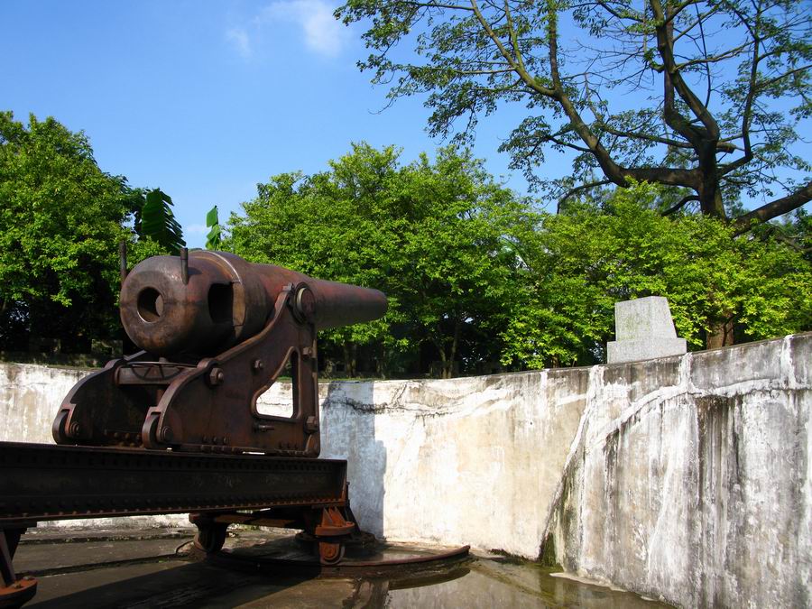 【首发 七律·寻访广州白鹤岗古炮台