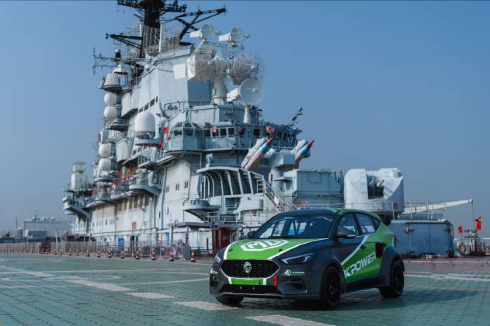 名爵ZS成全球首个在航母甲板完成百公里加减速挑战的车型