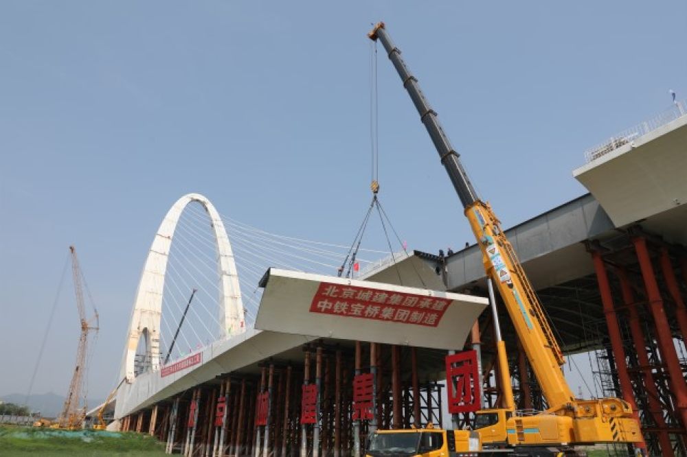 长安街西延新首钢大桥顺利贯通