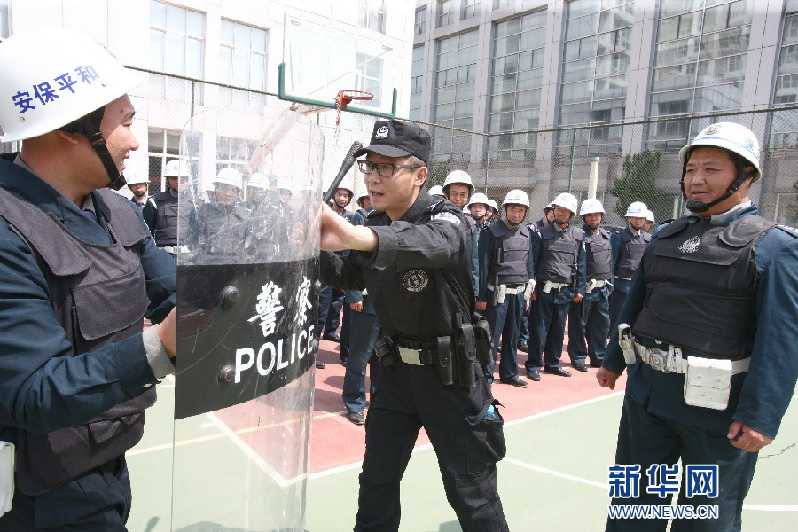天津和平区举行2016年校园保安反恐培训 -新华