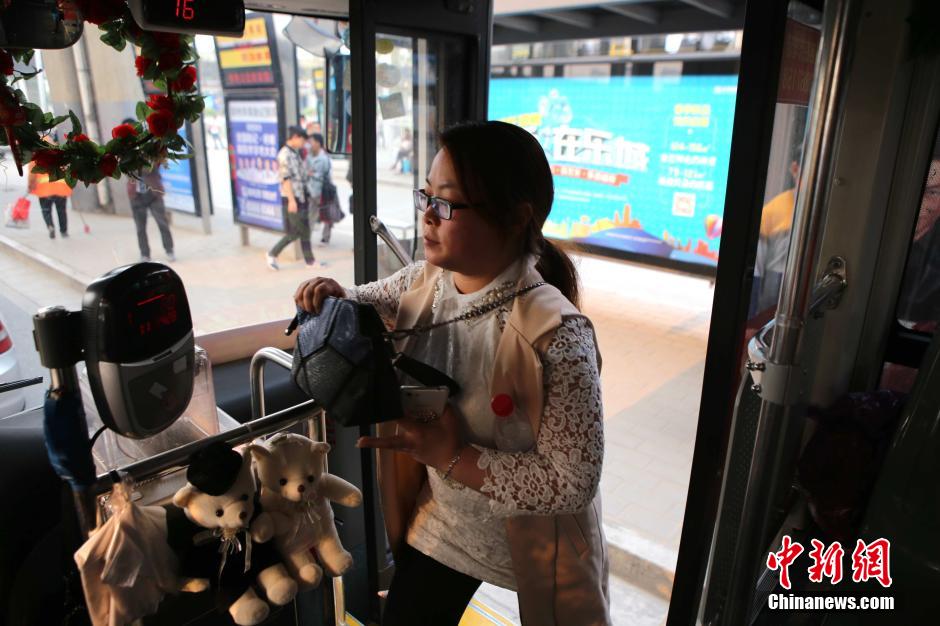 郑州公交开通防狼女性专车 因夏季来临衣服越