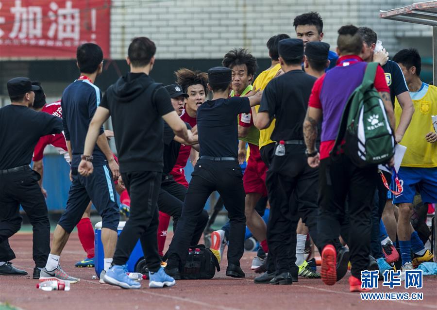 足协杯:江苏苏宁与武汉宏兴比赛发生激烈冲突