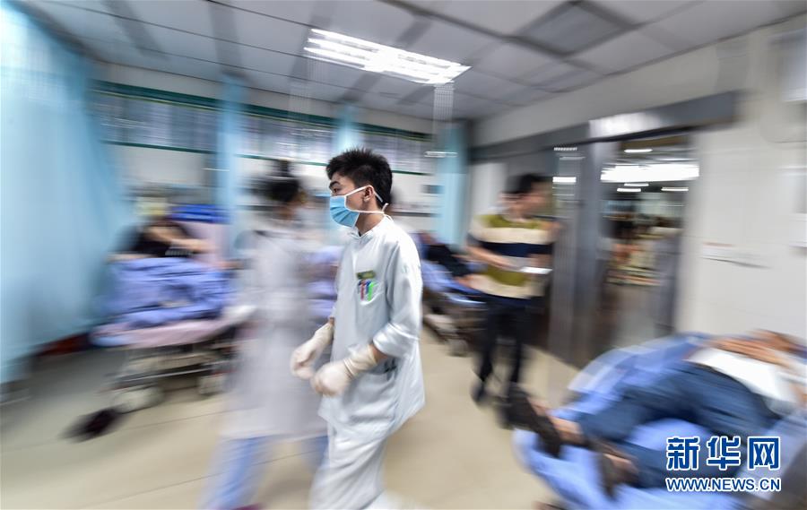 深圳市人民医院:急诊科里的男护士-新华网江西