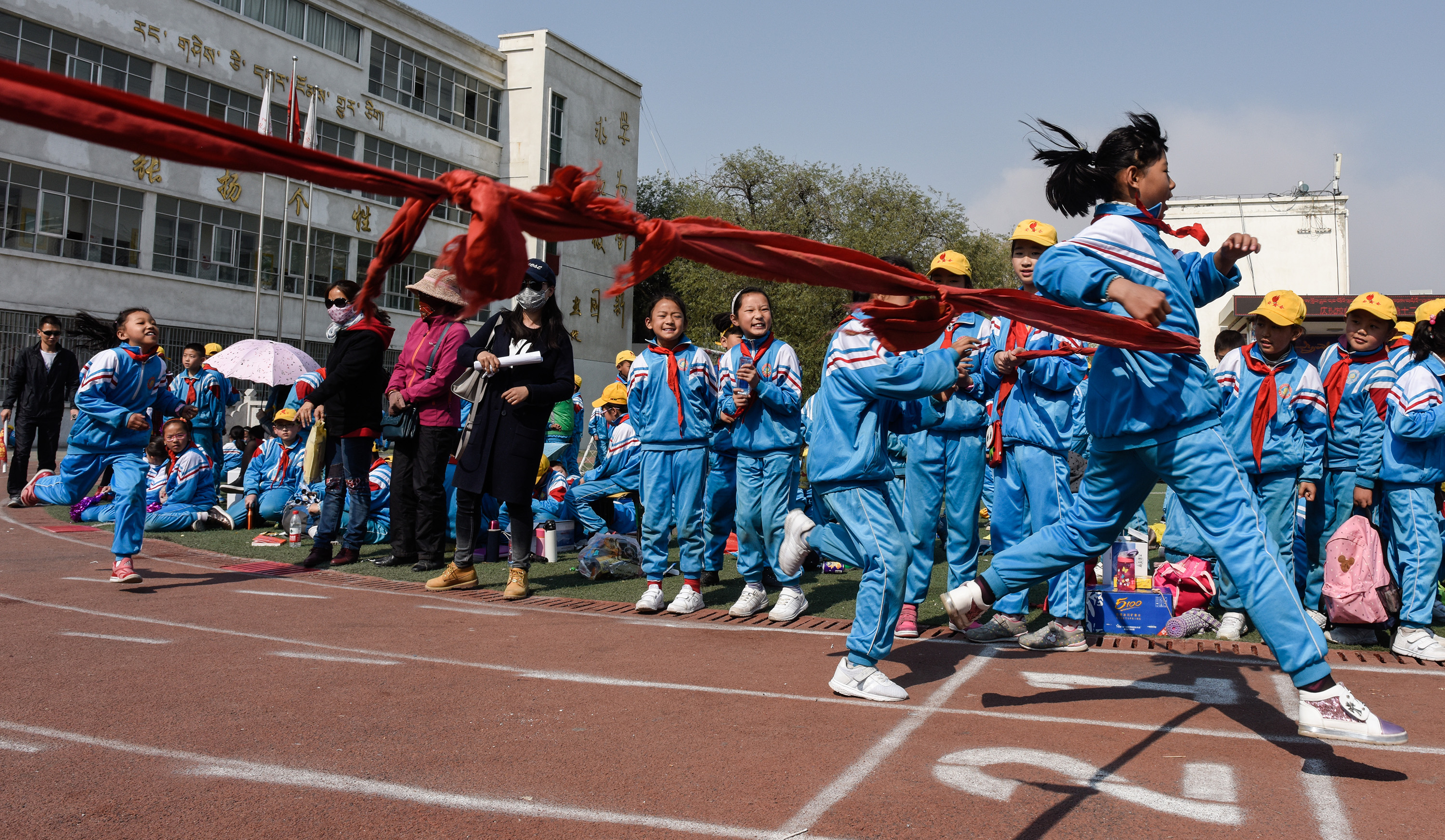 摘要: 4月29日,拉萨市第一小学举行春季运动会.