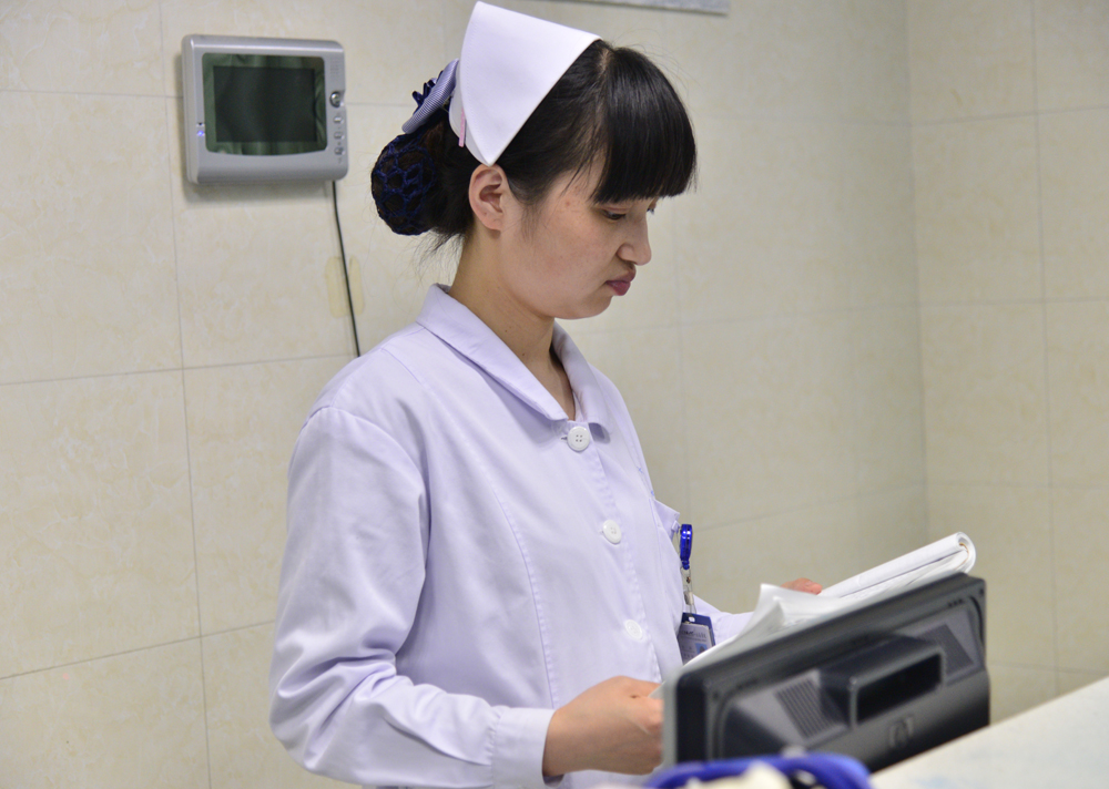 5.12国际护士节:急诊室90后美女护士的夜生活