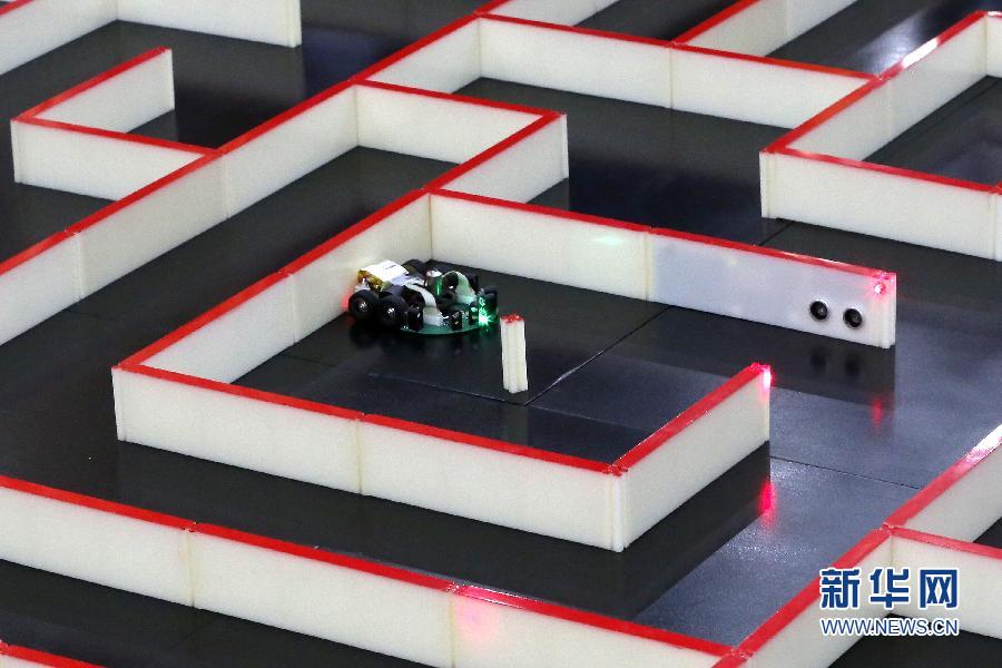 电脑鼠走迷宫表演赛在天津举行-新华网天津