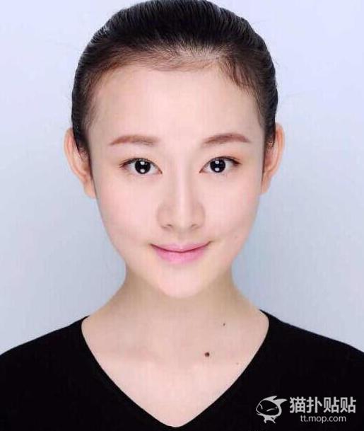四川"艺考女神"网络走红 证件照这么美