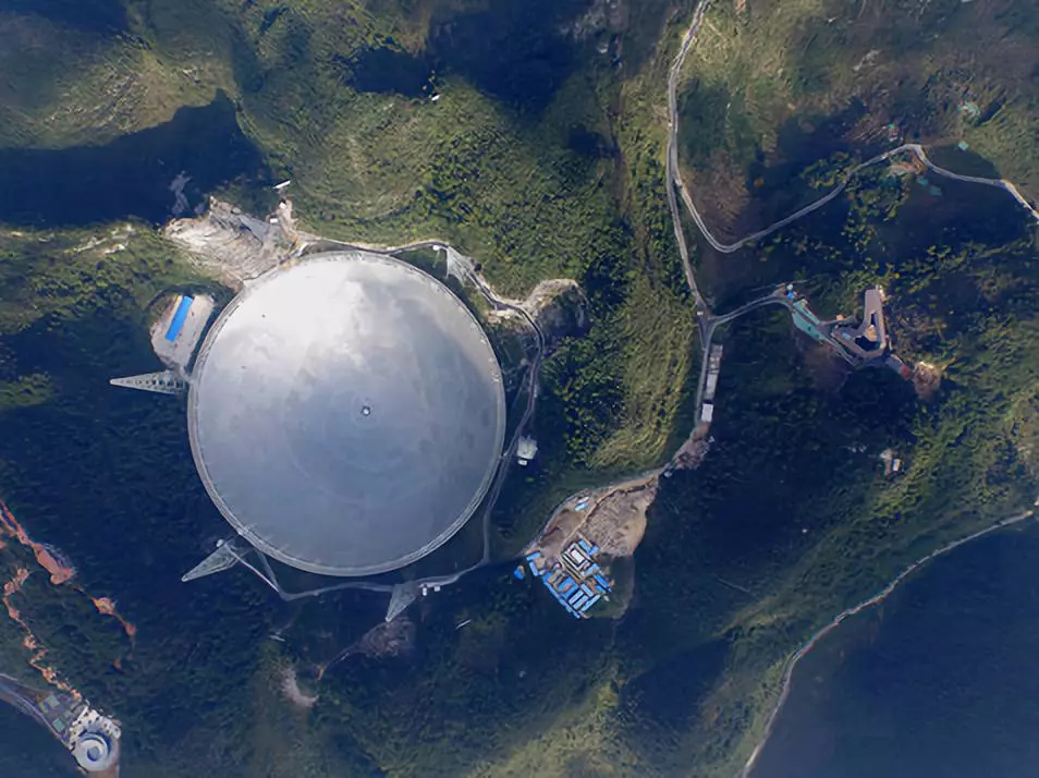 中国天眼首次探测到"宇宙深处的神秘射电信号"