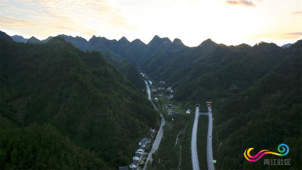 【换个角度看重庆】航拍黔江:武陵山区的美丽