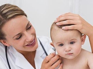 抓耳朵,一般考虑为耳内有湿疹、耳内耵聍栓、