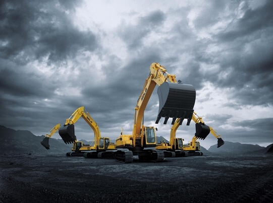 "挖掘机"背后的粗暴与幻想